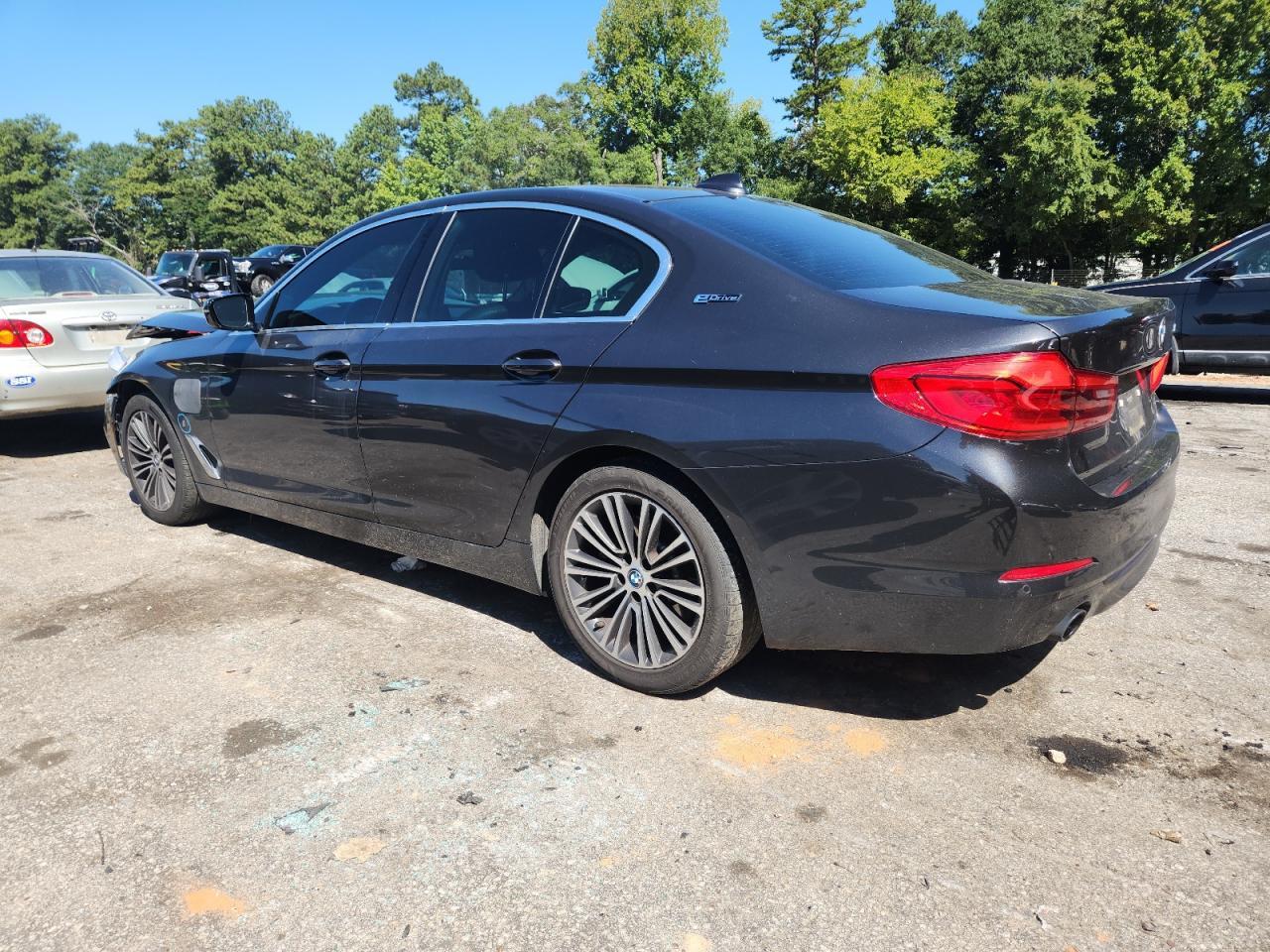 2019 BMW 530E - Фото 2