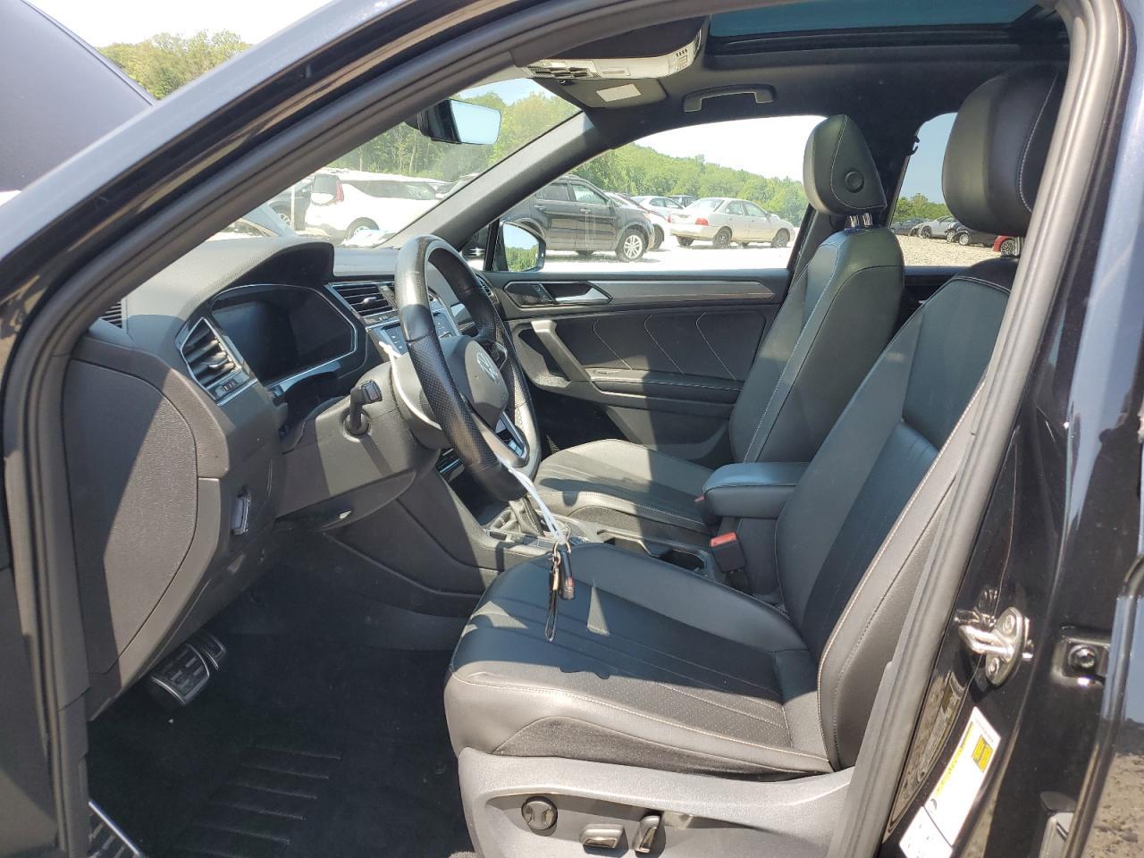 2022 Volkswagen Tiguan Se R-Line Black - Image 7