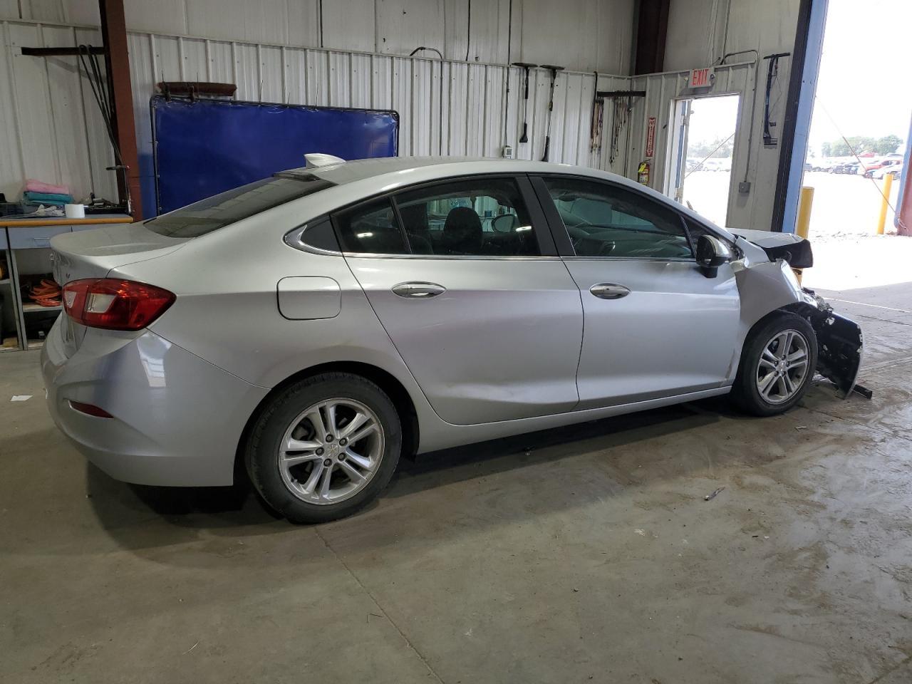 2018 Chevrolet Cruze Lt - Image 3