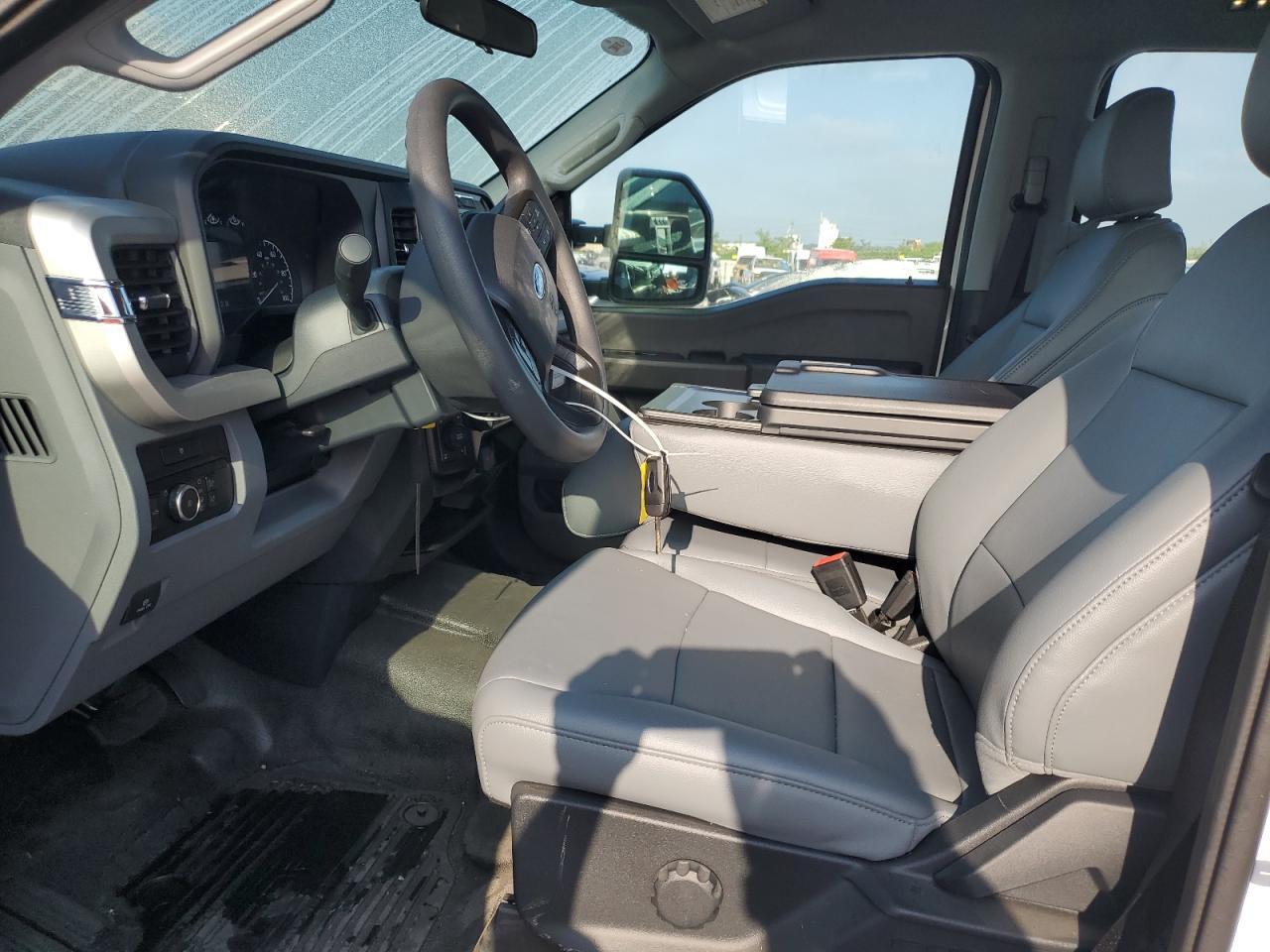 2023 Ford F250 Super Duty - Фото 7