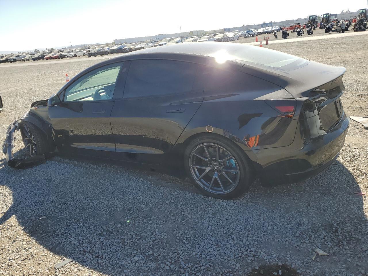 2021 Tesla Model 3 - Фото 2