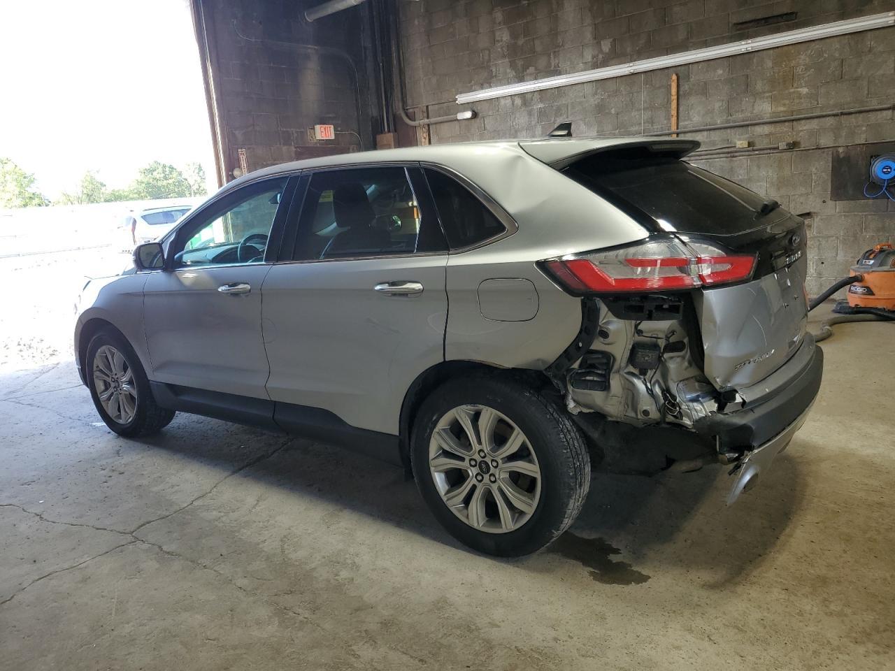 2023 Ford Edge Titanium - Фото 2