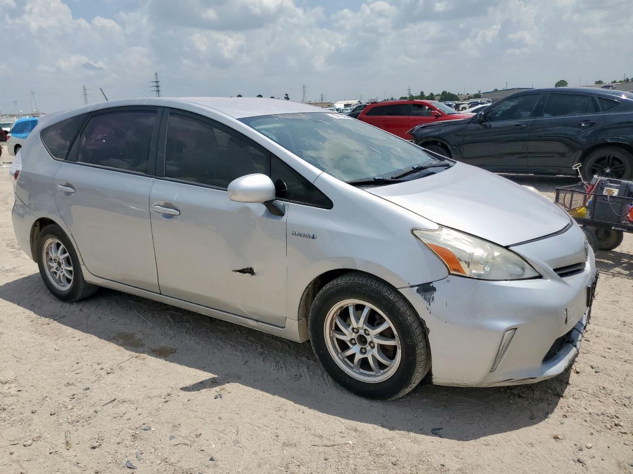 2014 Toyota Prius V - Image 4