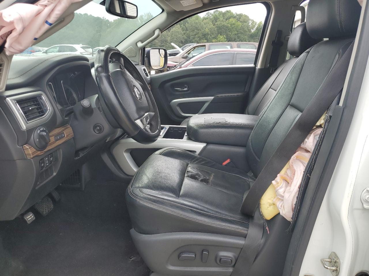 2017 Nissan Titan Sv - Image 7