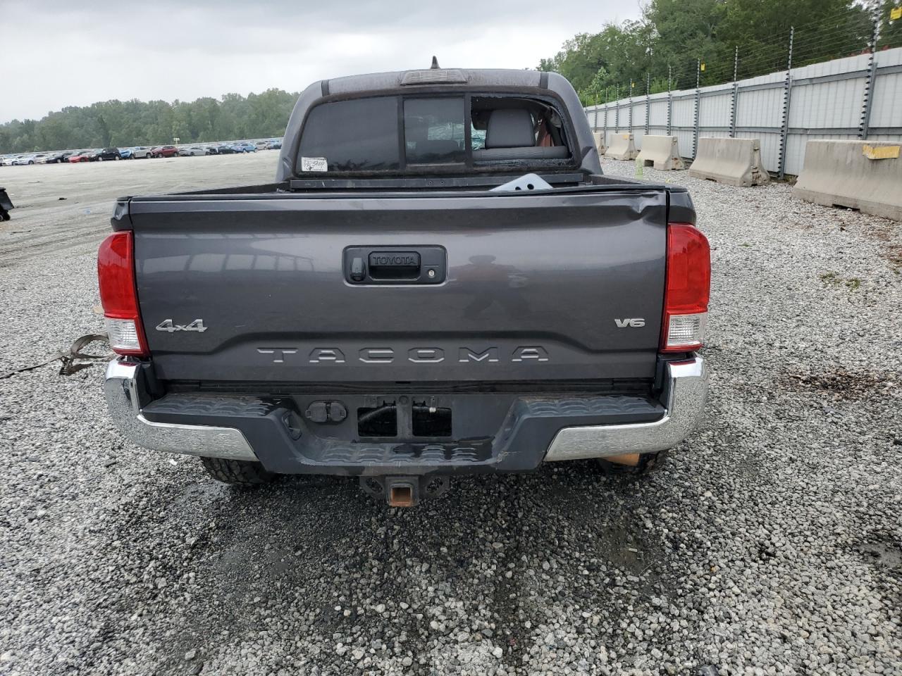 2017 Toyota Tacoma Sr5 V6 - Image 6