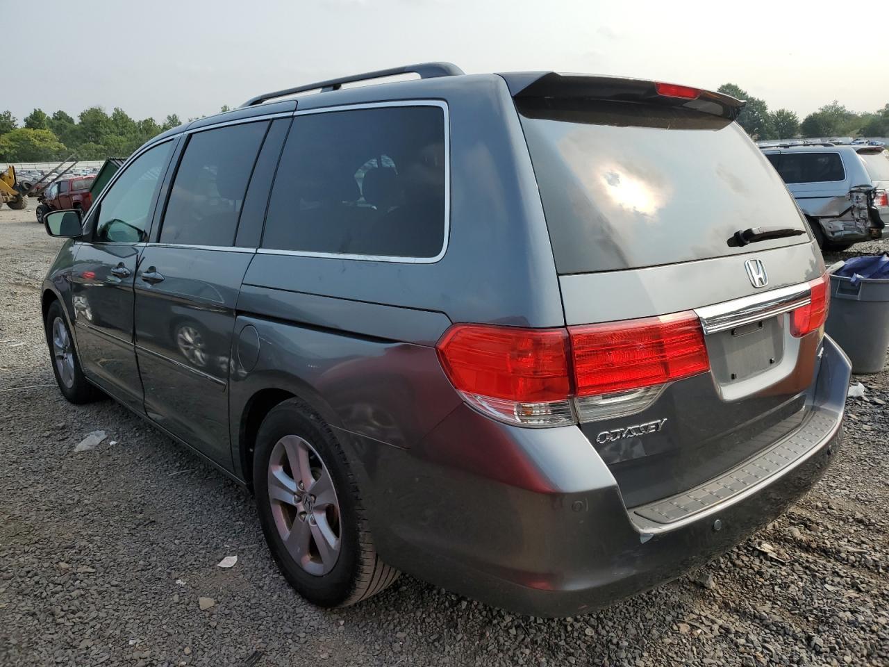 2010 Honda Odyssey Touring - Image 2