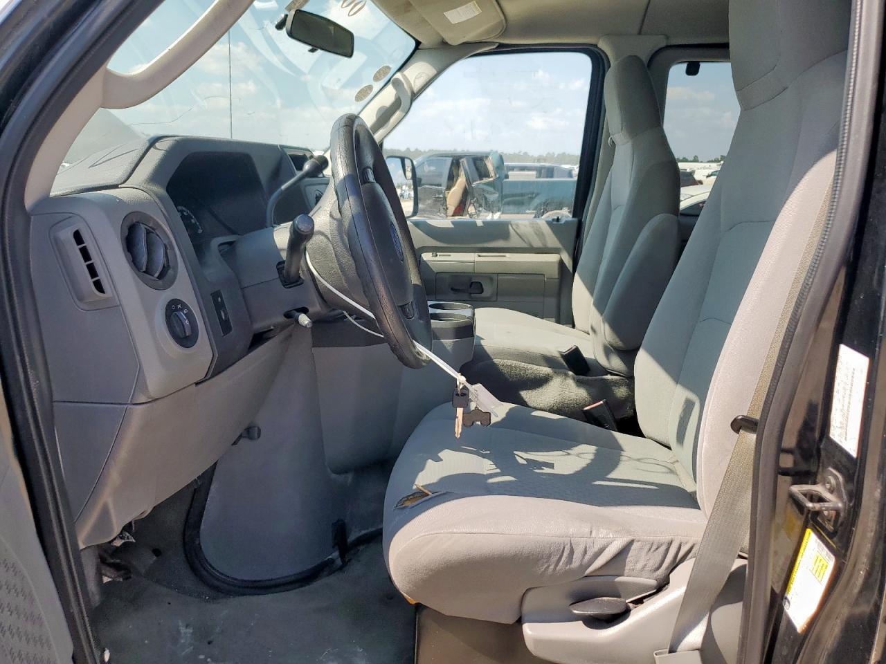 2012 Ford Econoline E350 Super Duty Wagon - Image 7