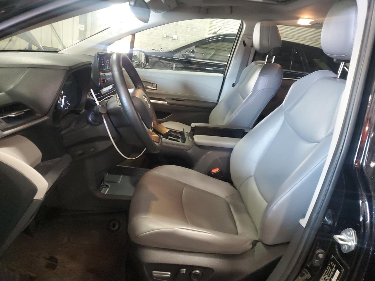 2023 Toyota Sienna Xle - Image 7