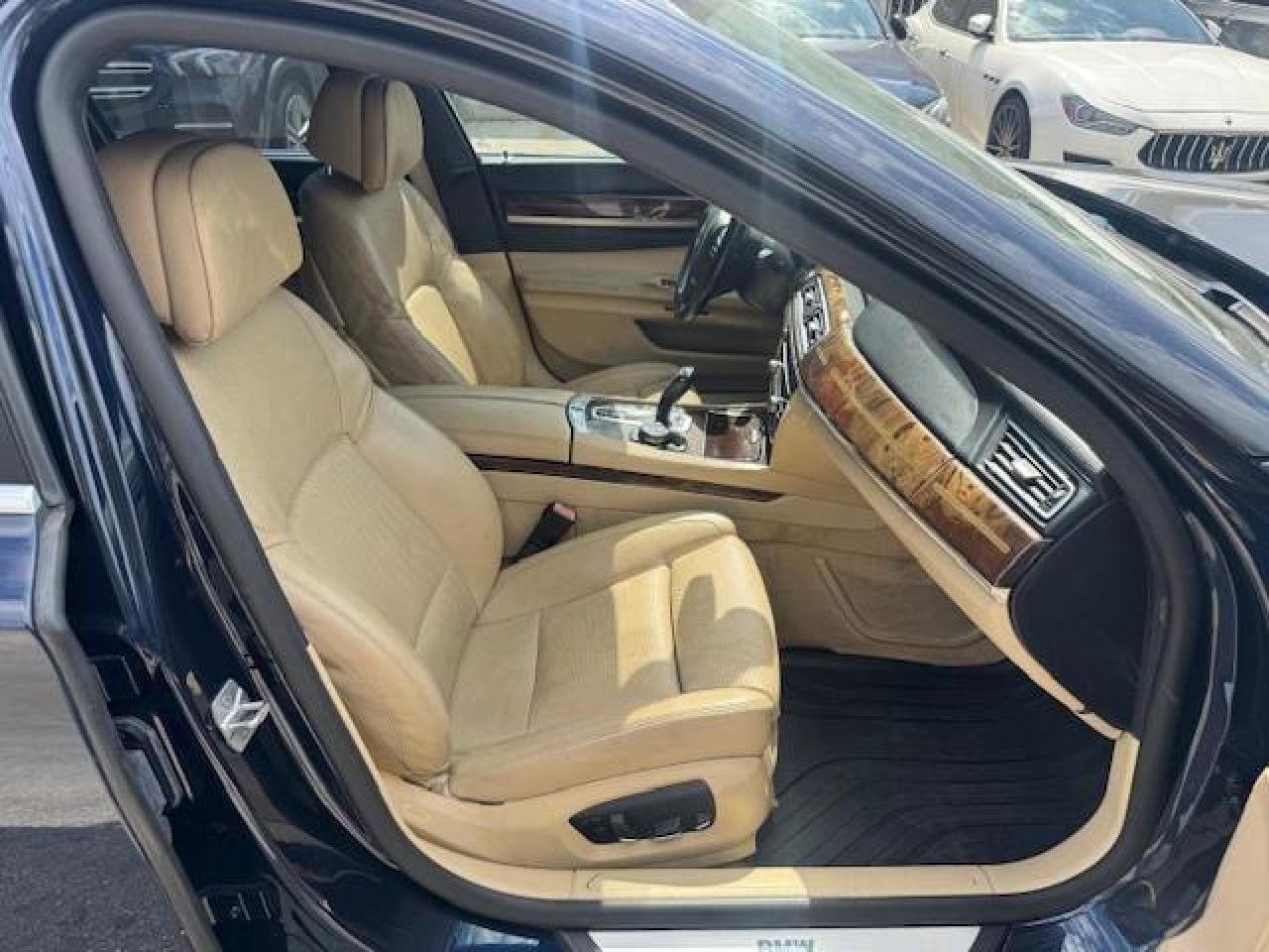 2015 BMW 750 Xi - Image 7