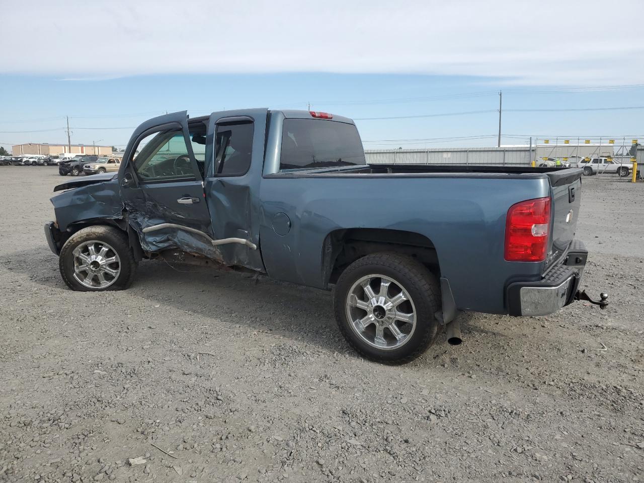 2008 Chevrolet Silverado K1500 - Image 2