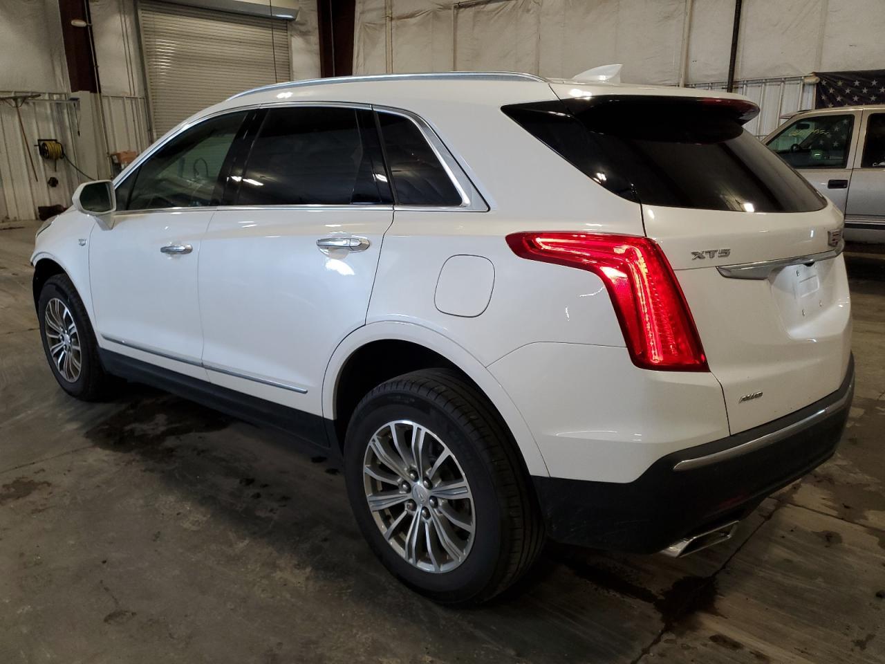 2017 Cadillac Xt5 Luxury - Фото 2
