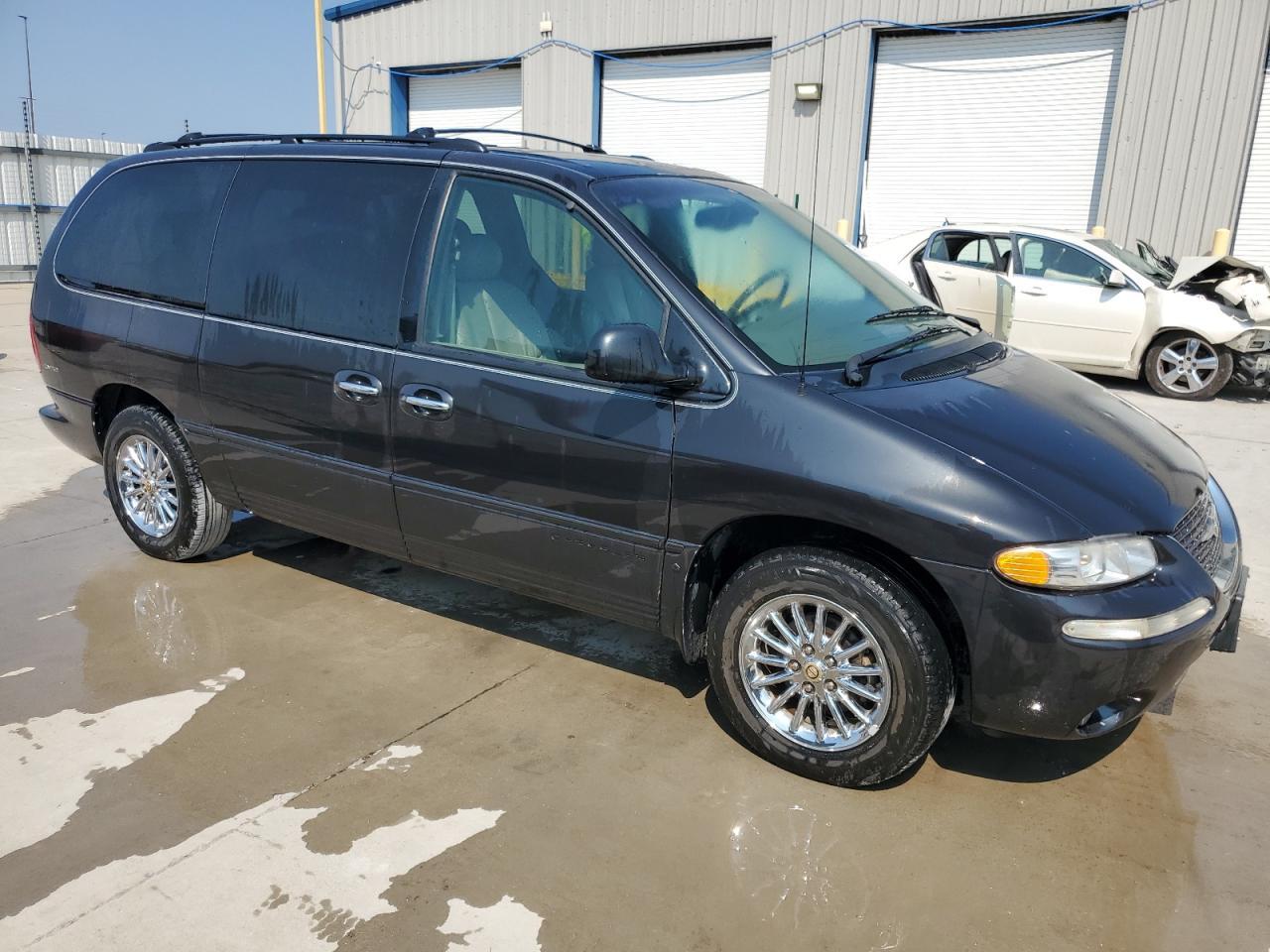 2000 Chrysler Town & Country Limited - Фото 4