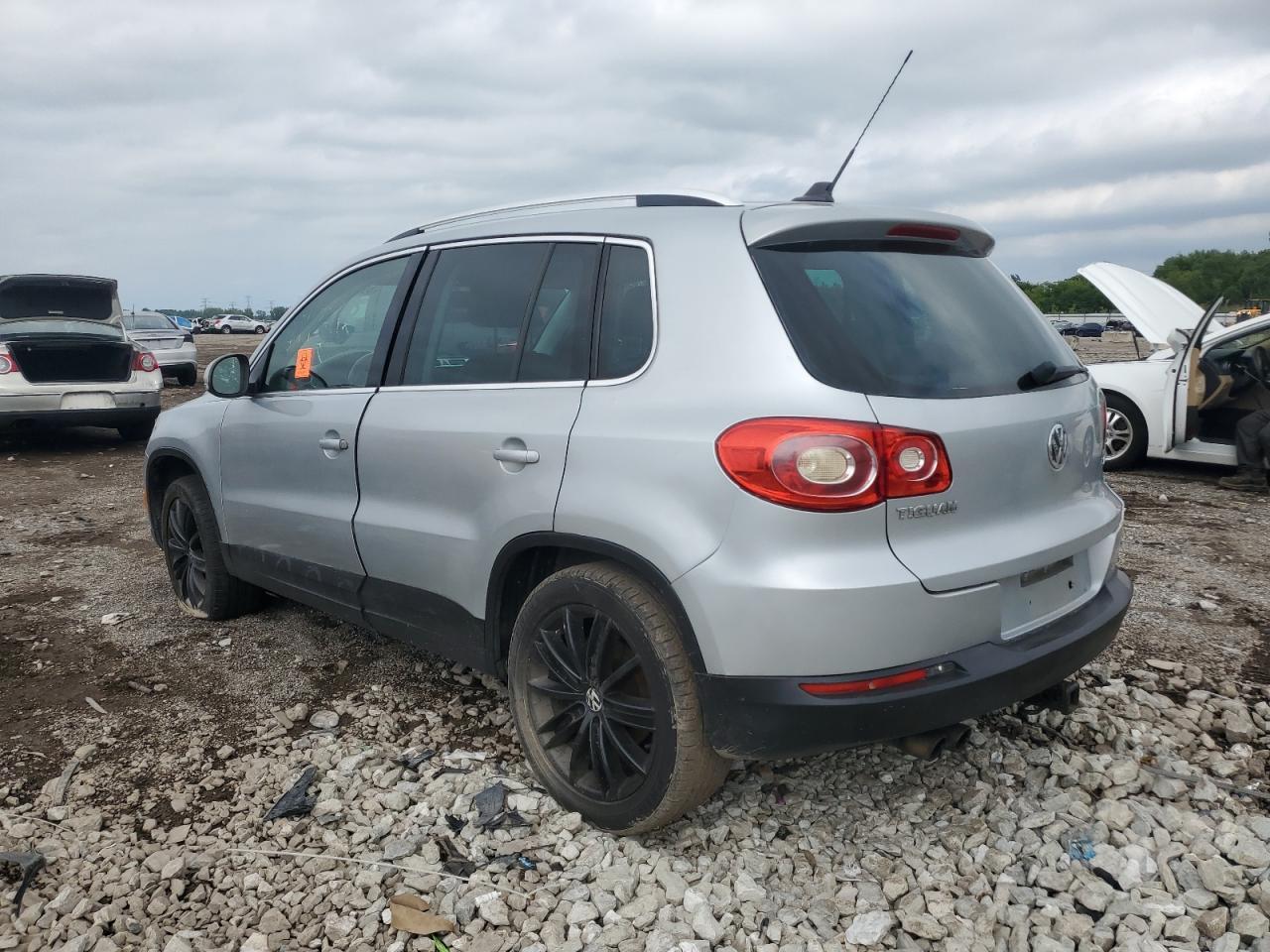 2011 Volkswagen Tiguan S - Фото 2