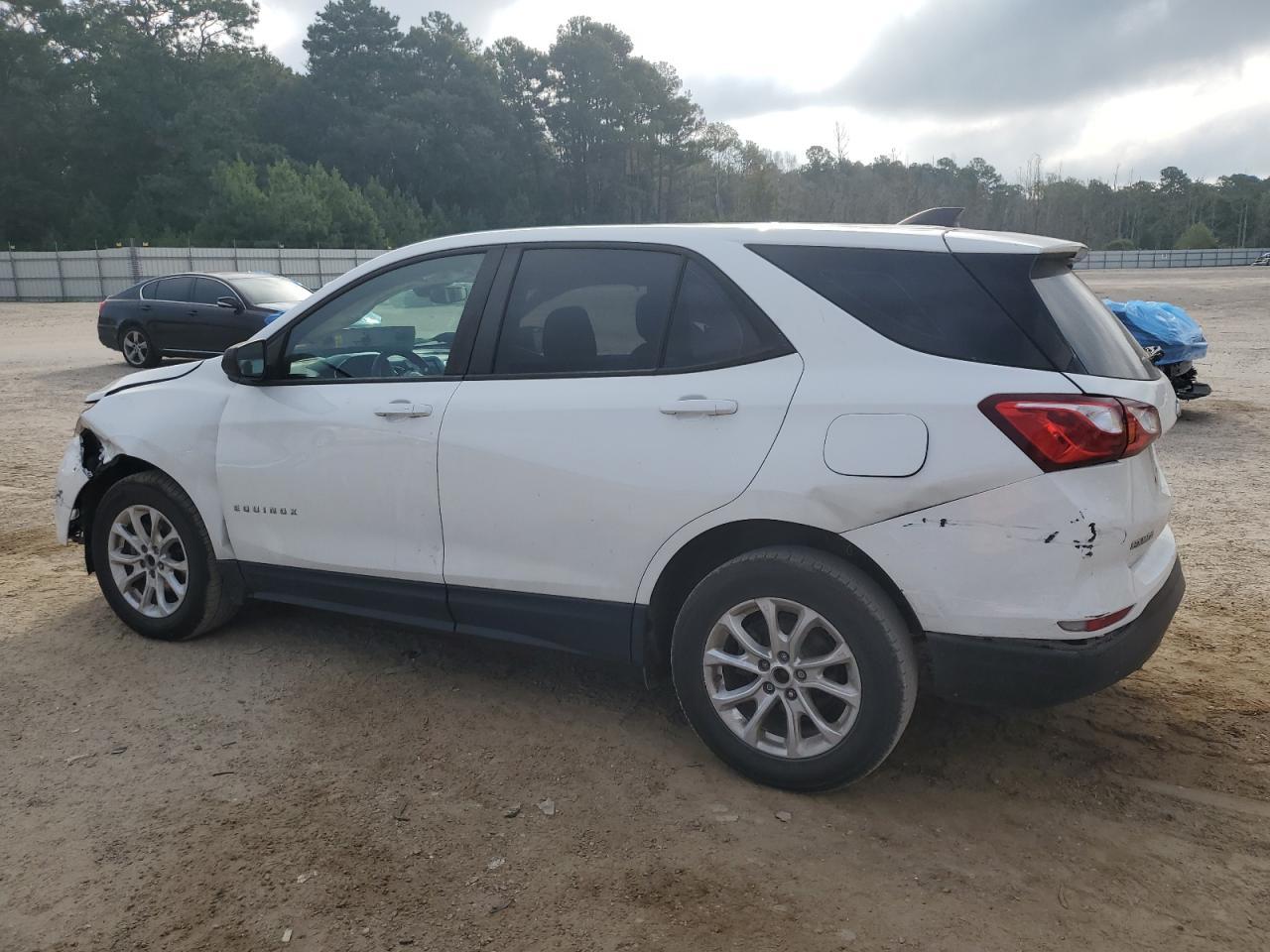 2020 Chevrolet Equinox Ls - Фото 2