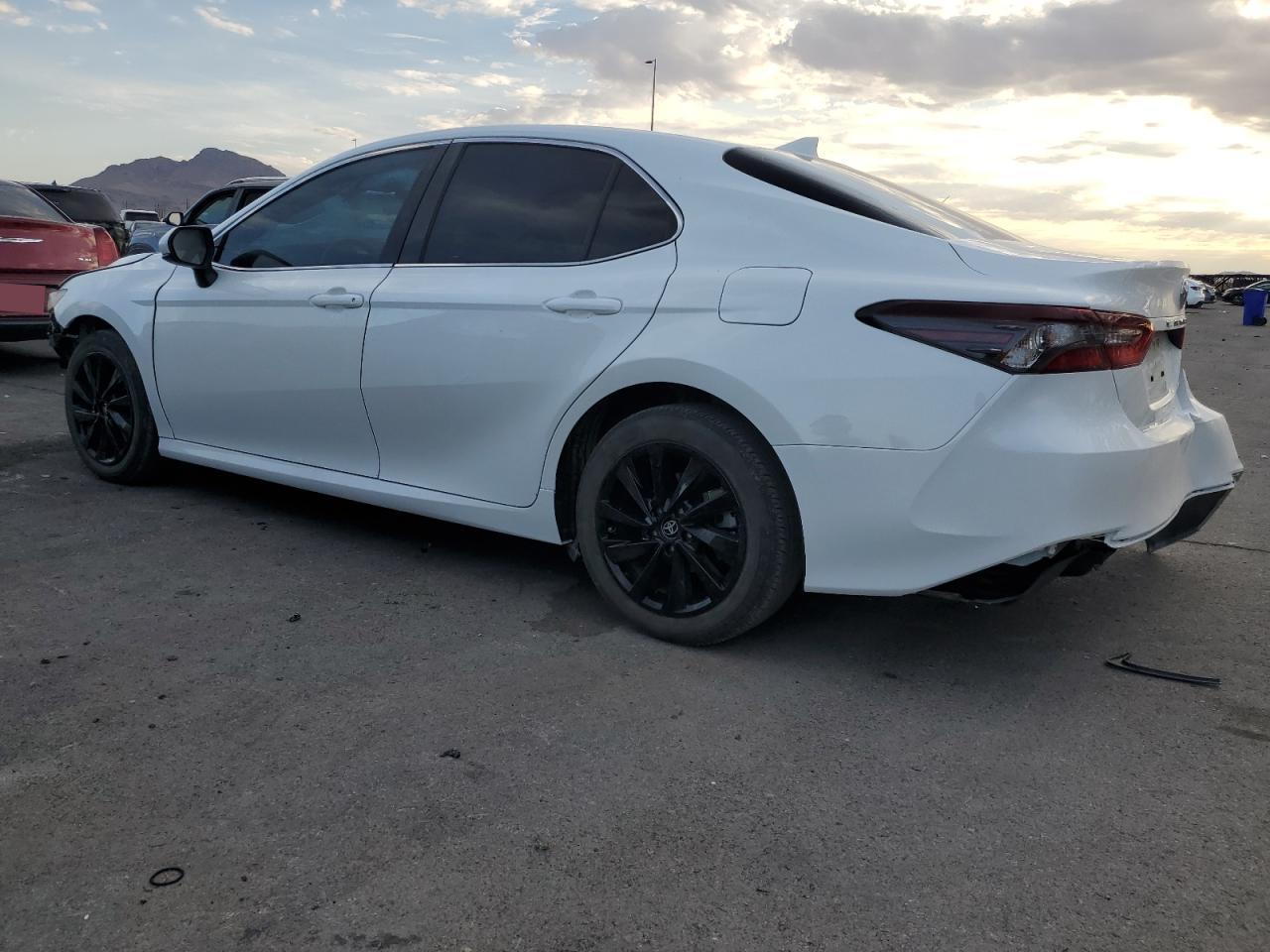 2024 Toyota Camry Le - Фото 2
