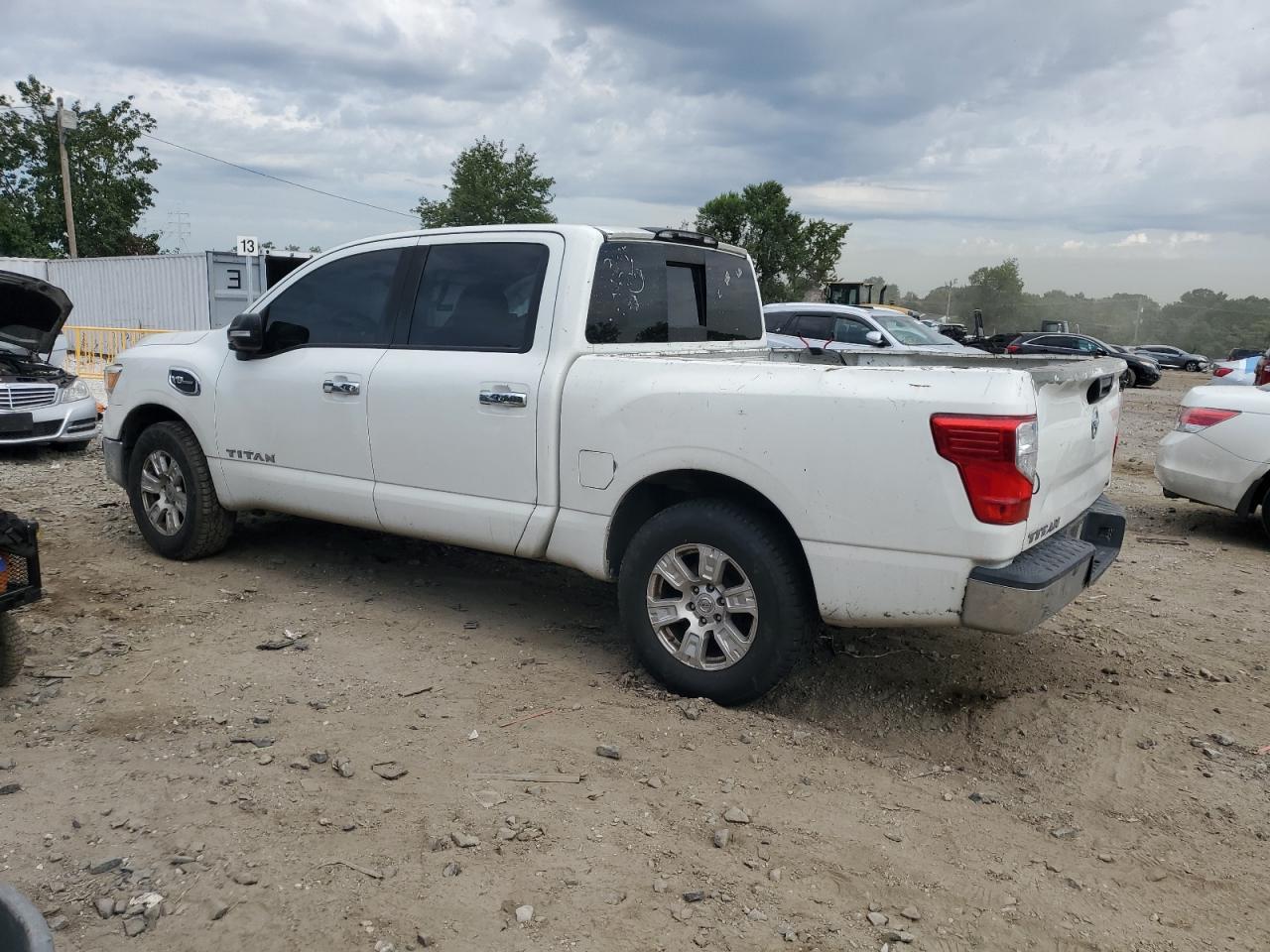 2017 Nissan Titan Sv - Image 2
