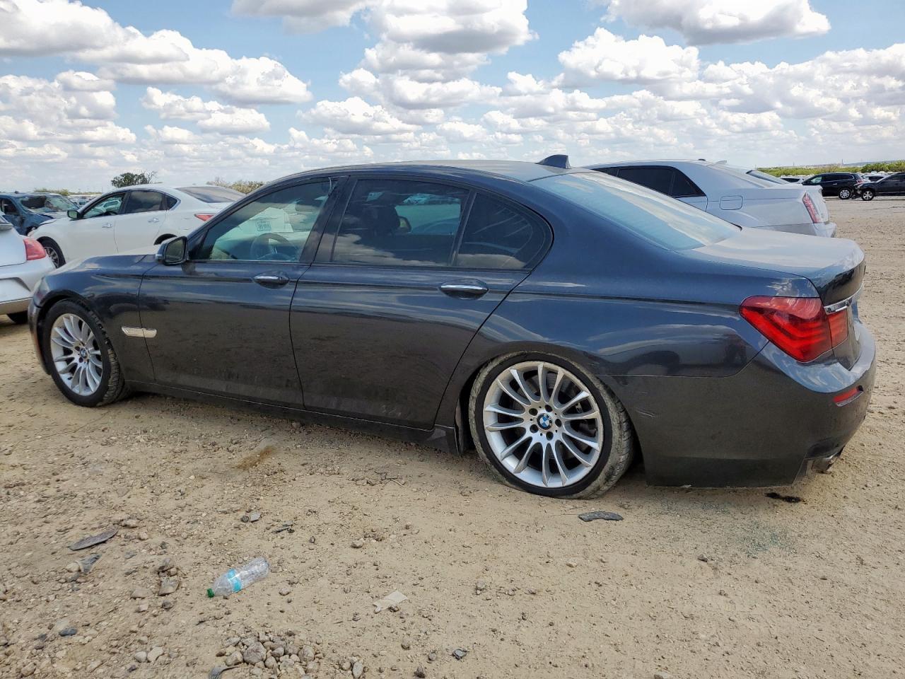 2015 BMW 750 I - Image 2