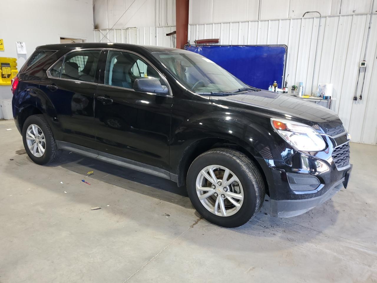 2017 Chevrolet Equinox Ls - Image 4
