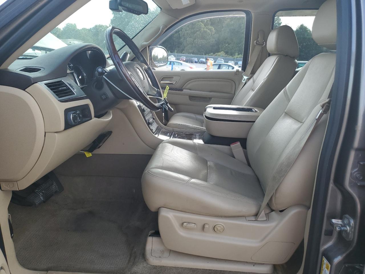 2013 Cadillac Escalade Premium - Image 7