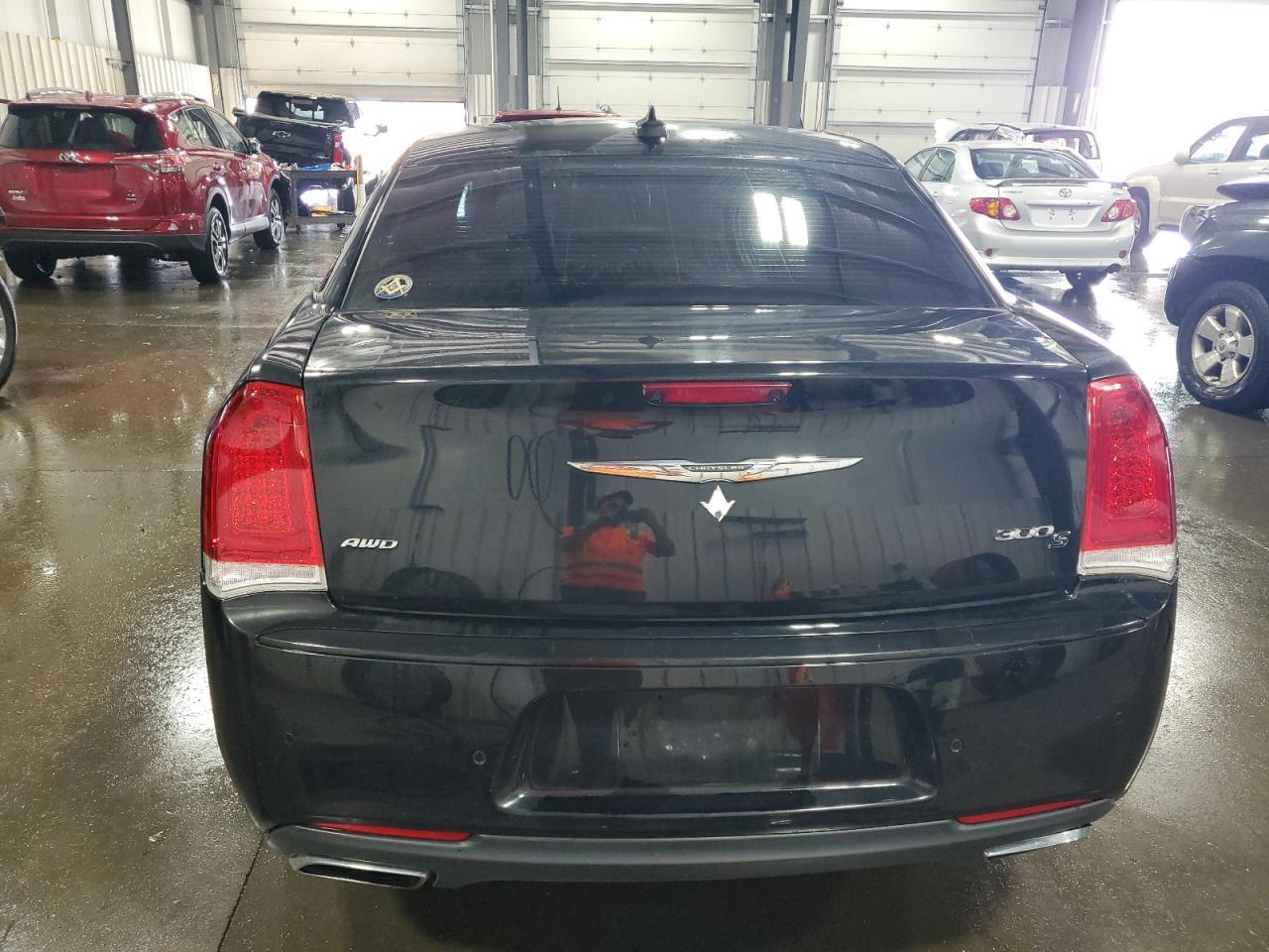 2017 Chrysler 300 S - Image 6