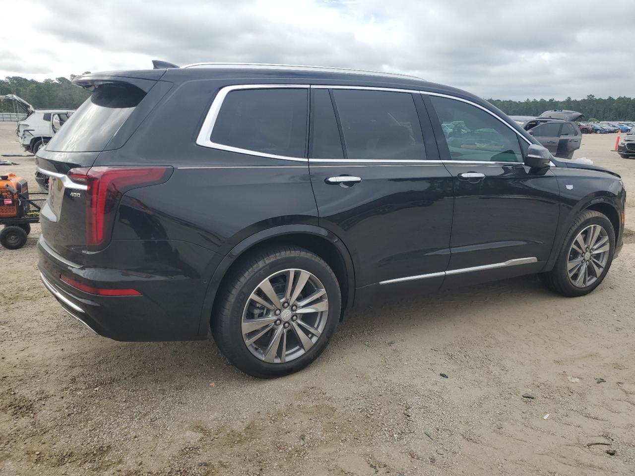 2025 Cadillac Xt6 Premium Luxury - Image 3