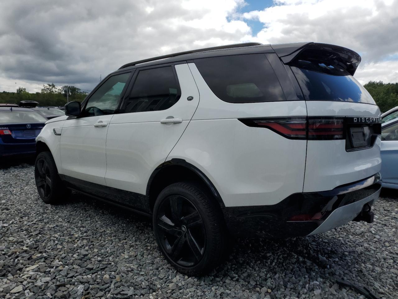 2024 Land Rover Discovery Metropolitan Edition - Image 2