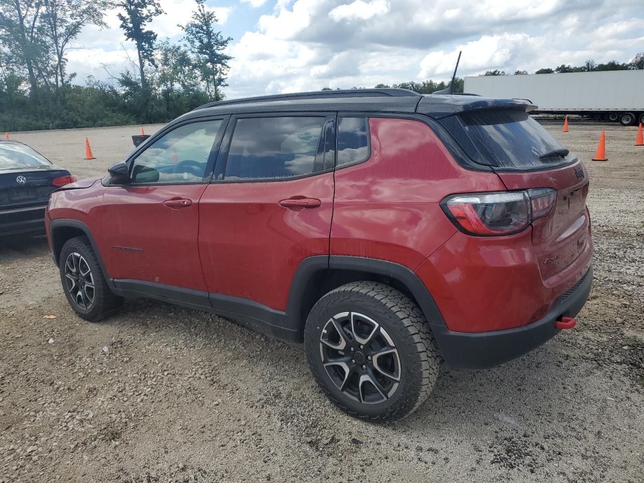 2025 Jeep Compass Trailhawk - Фото 2