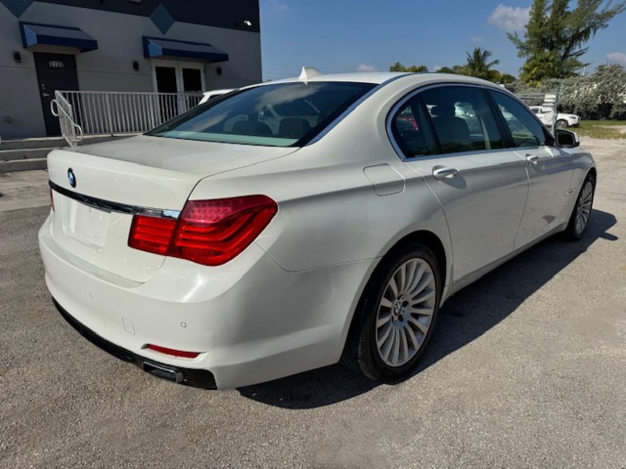 2009 BMW 750 Li - Фото 3