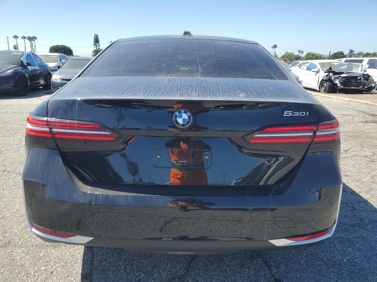 2025 BMW 530 I - Фото 6