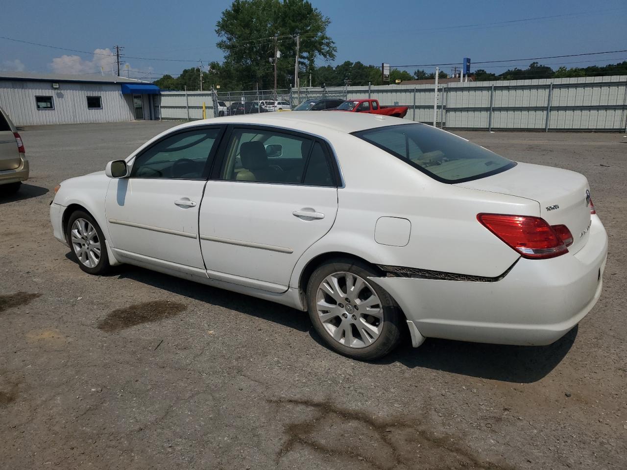 2010 Toyota Avalon Xl - Image 2