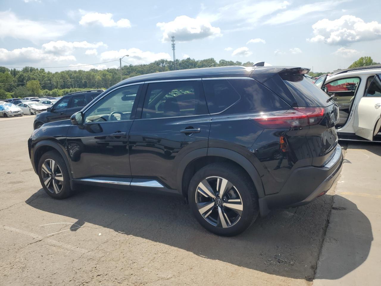 2023 Nissan Rogue Sl - Image 2