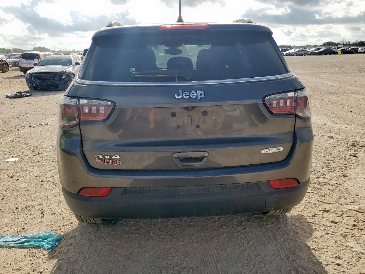2018 Jeep Compass Latitude - Image 6