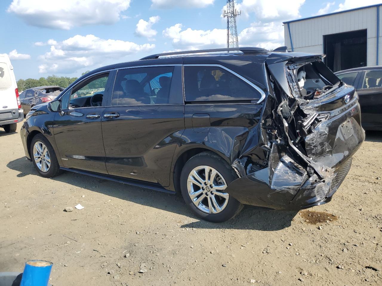 2021 Toyota Sienna Xse - Image 2