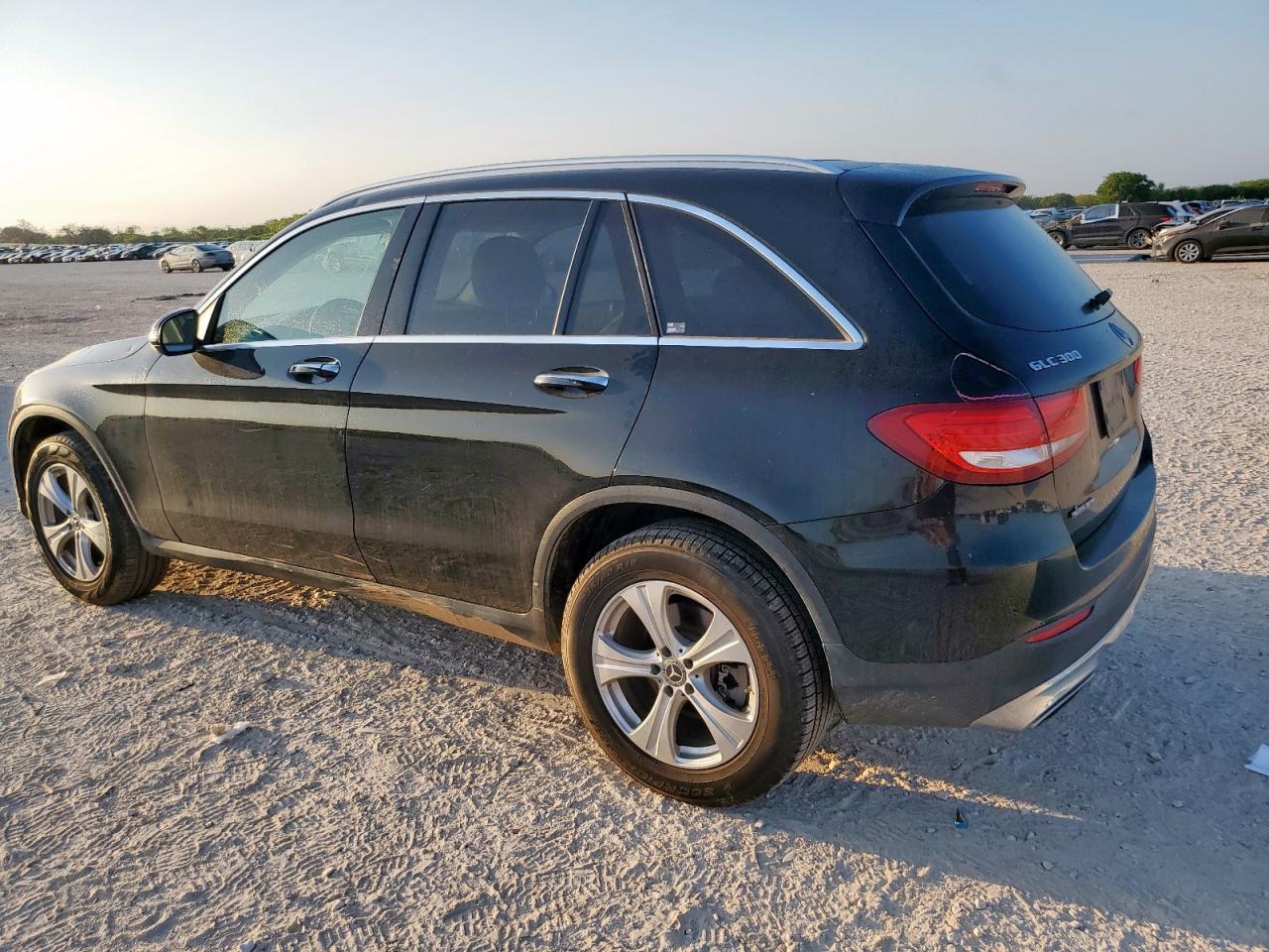 2017 Mercedes-Benz Glc 300 - Фото 2