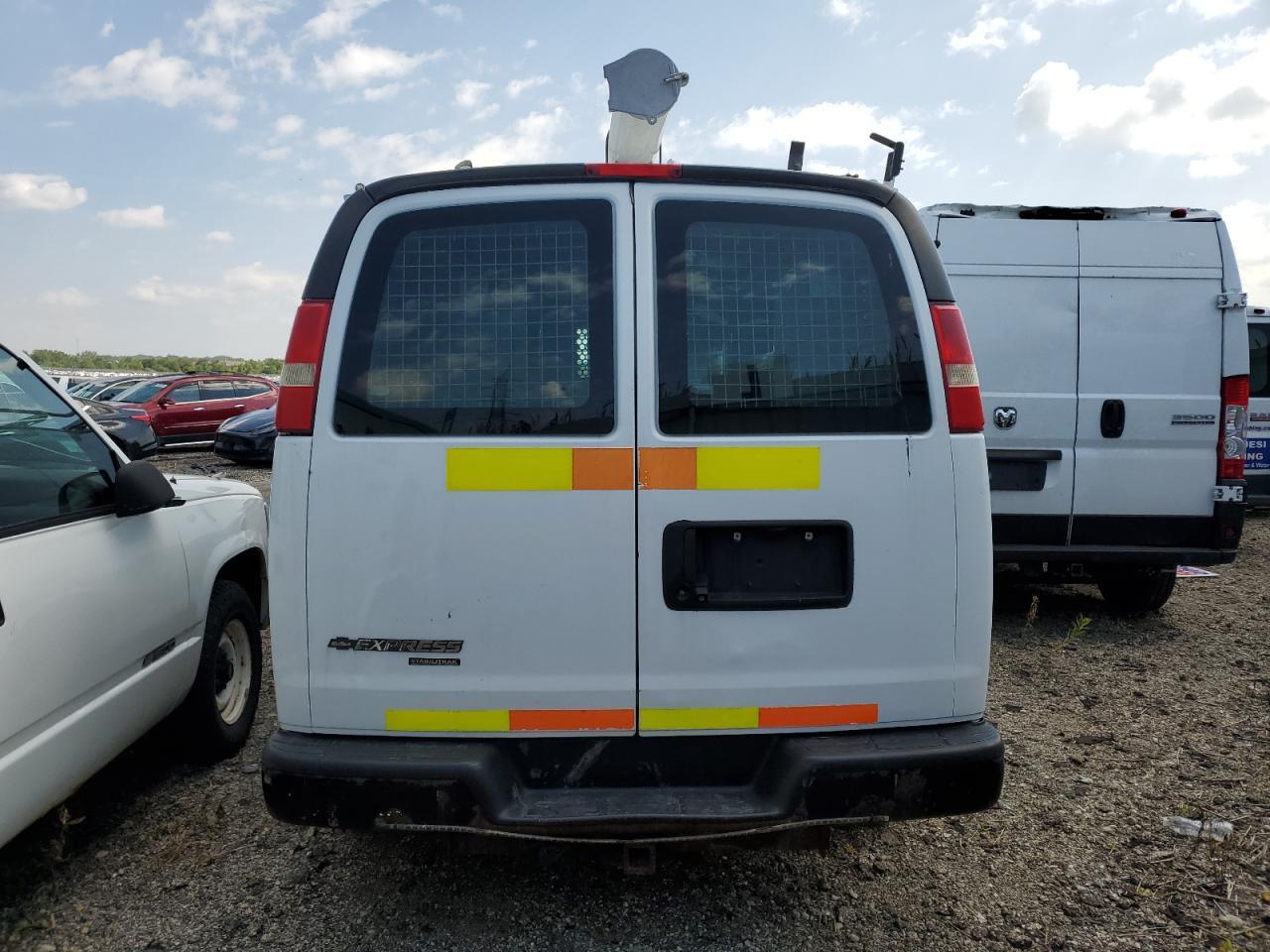 2013 Chevrolet Express G2500 - Image 6