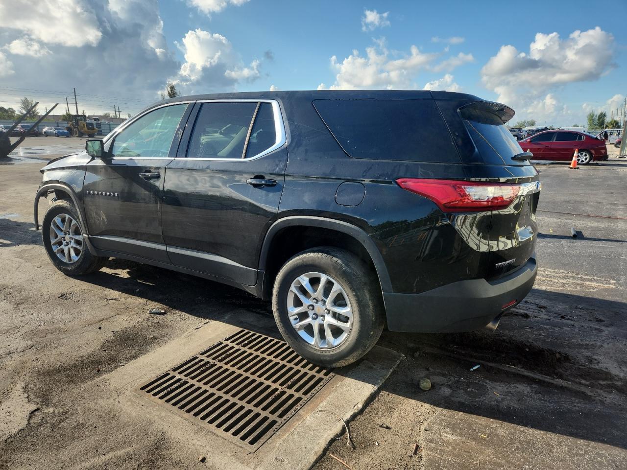 2019 Chevrolet Traverse Ls - Фото 2