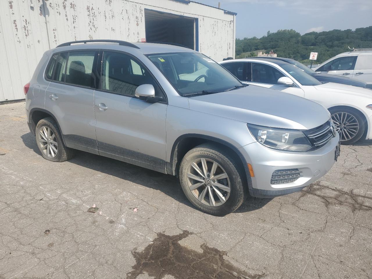 2017 Volkswagen Tiguan S - Image 4