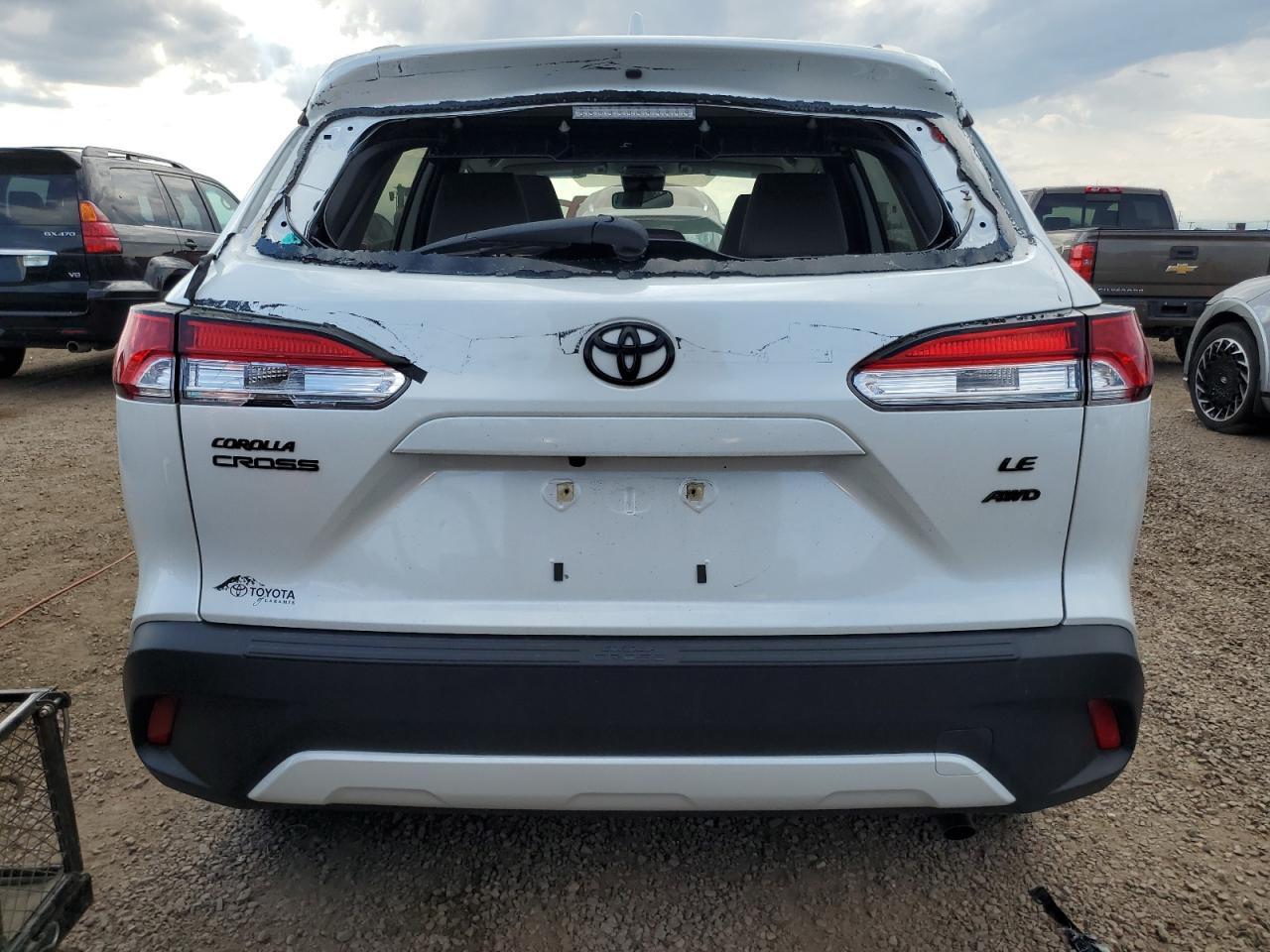 2022 Toyota Corolla Cross Le - Image 6