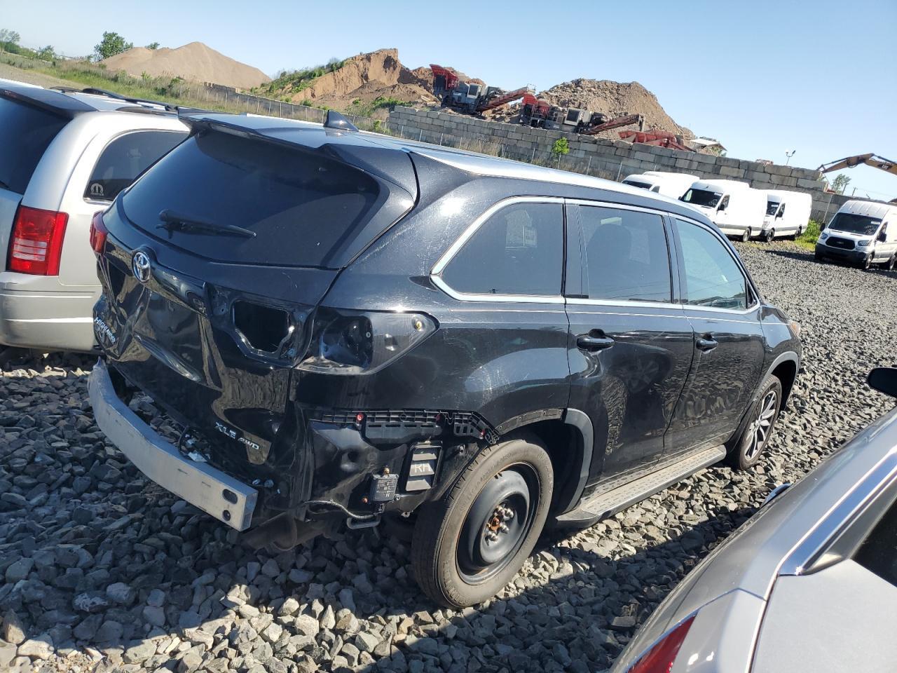 2018 Toyota Highlander Se - Фото 3