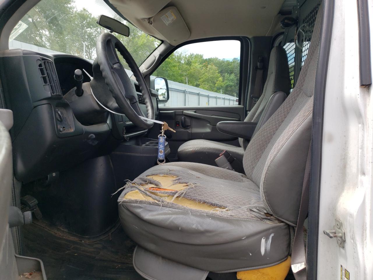 2005 Chevrolet Express G1500 - Image 7