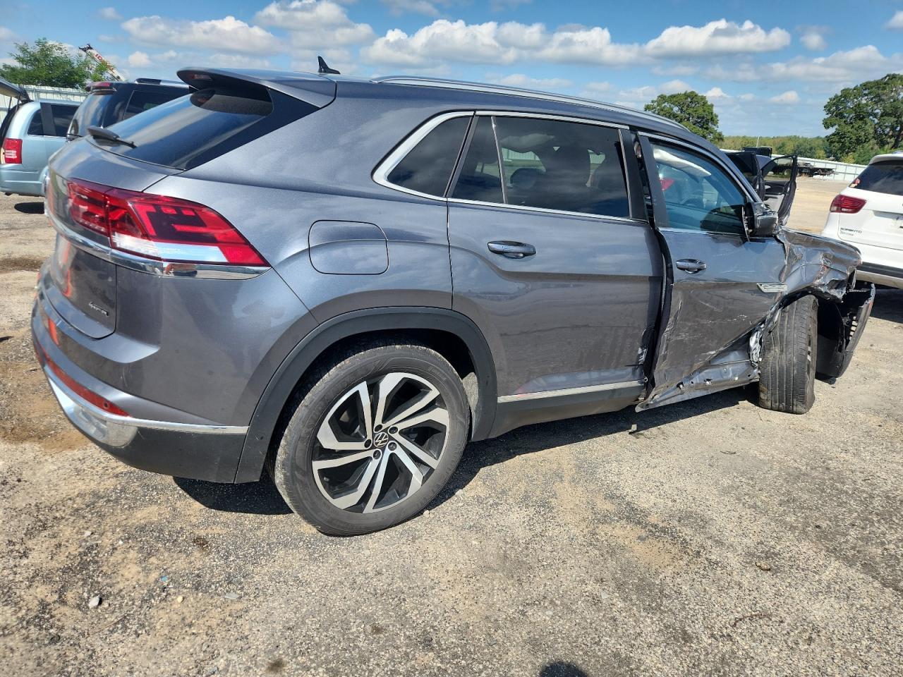 2023 Volkswagen Atlas Cross Sport Sel - Image 3