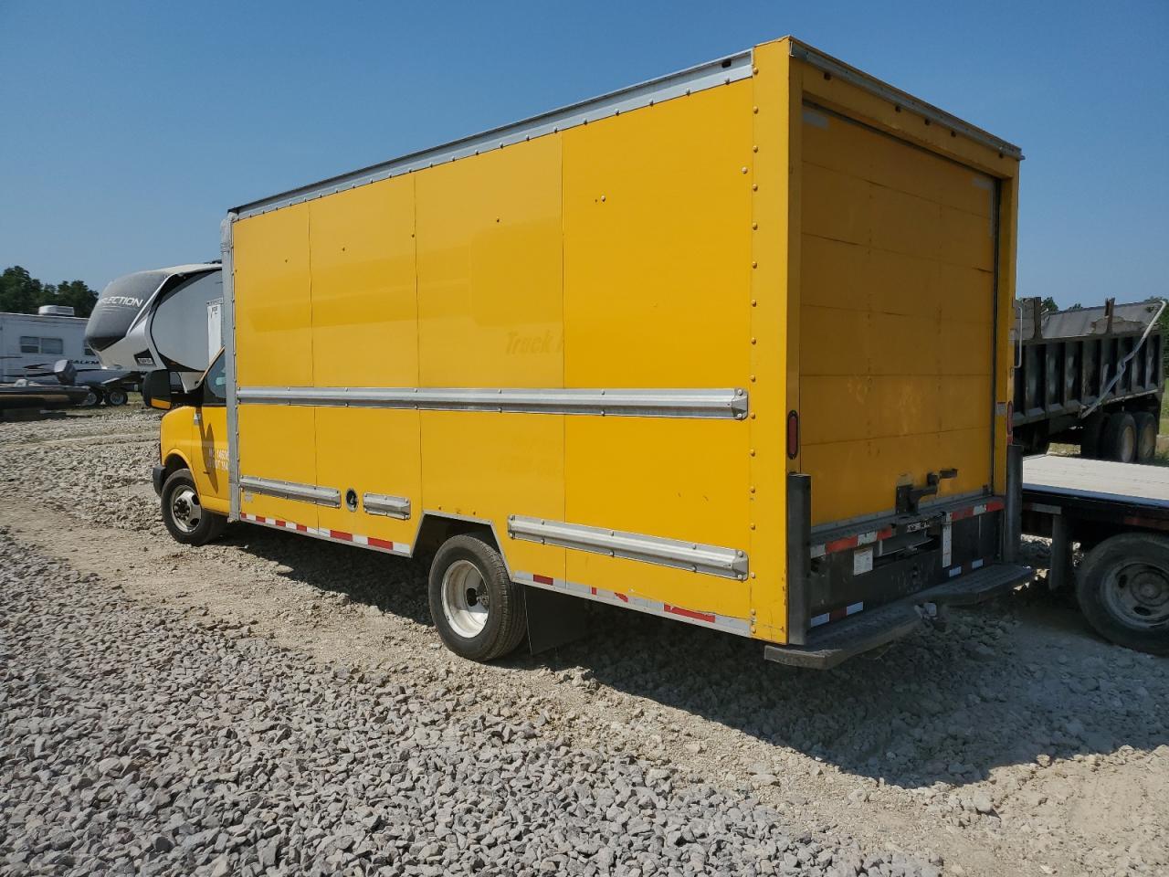 2018 GMC Savana Cutaway G3500 - Фото 2