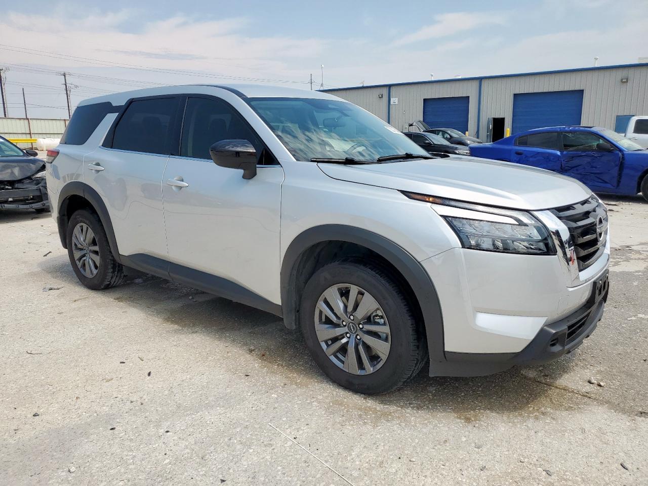 2024 Nissan Pathfinder S - Image 4