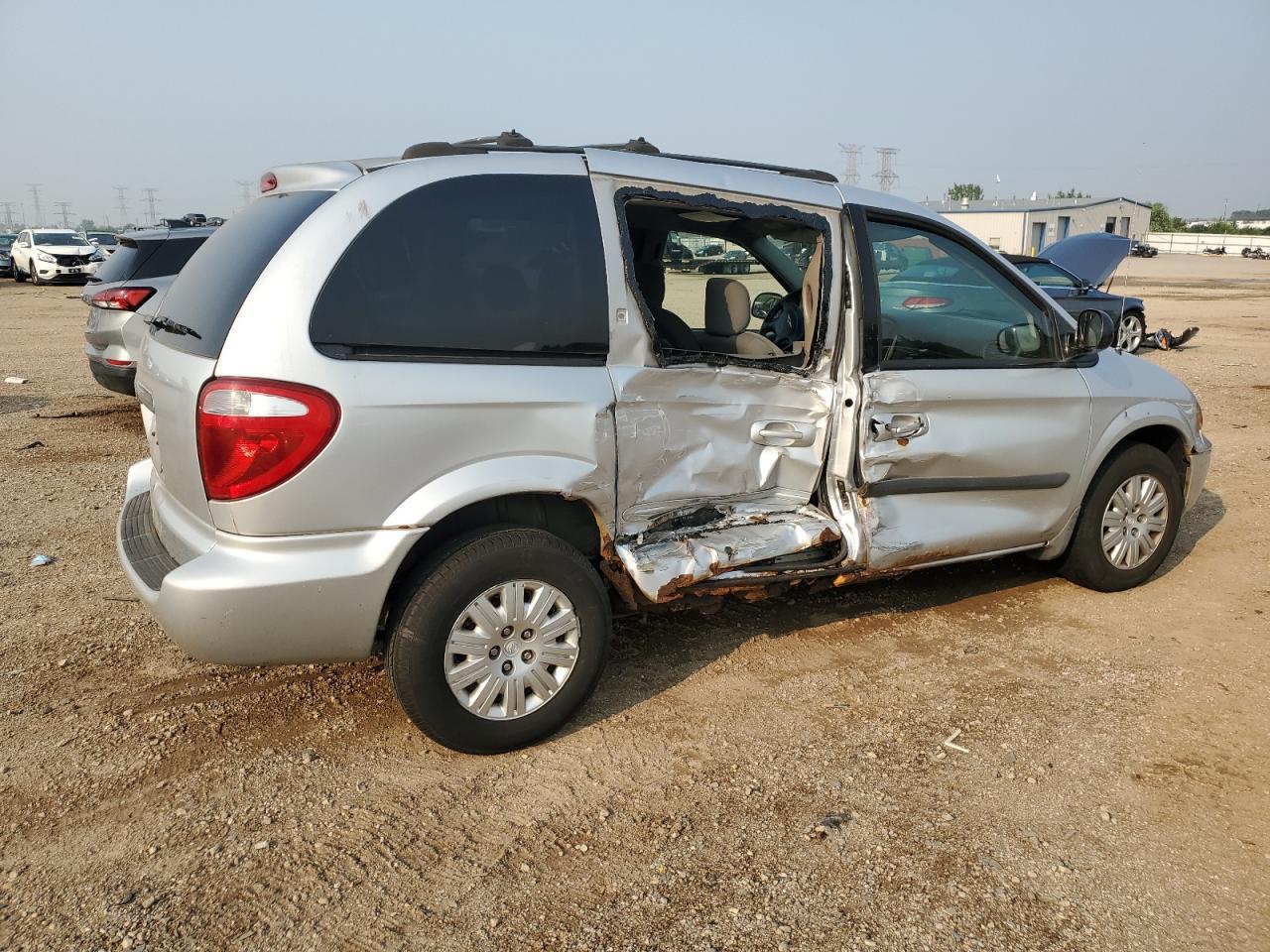 2006 Chrysler Town & Country - Image 3