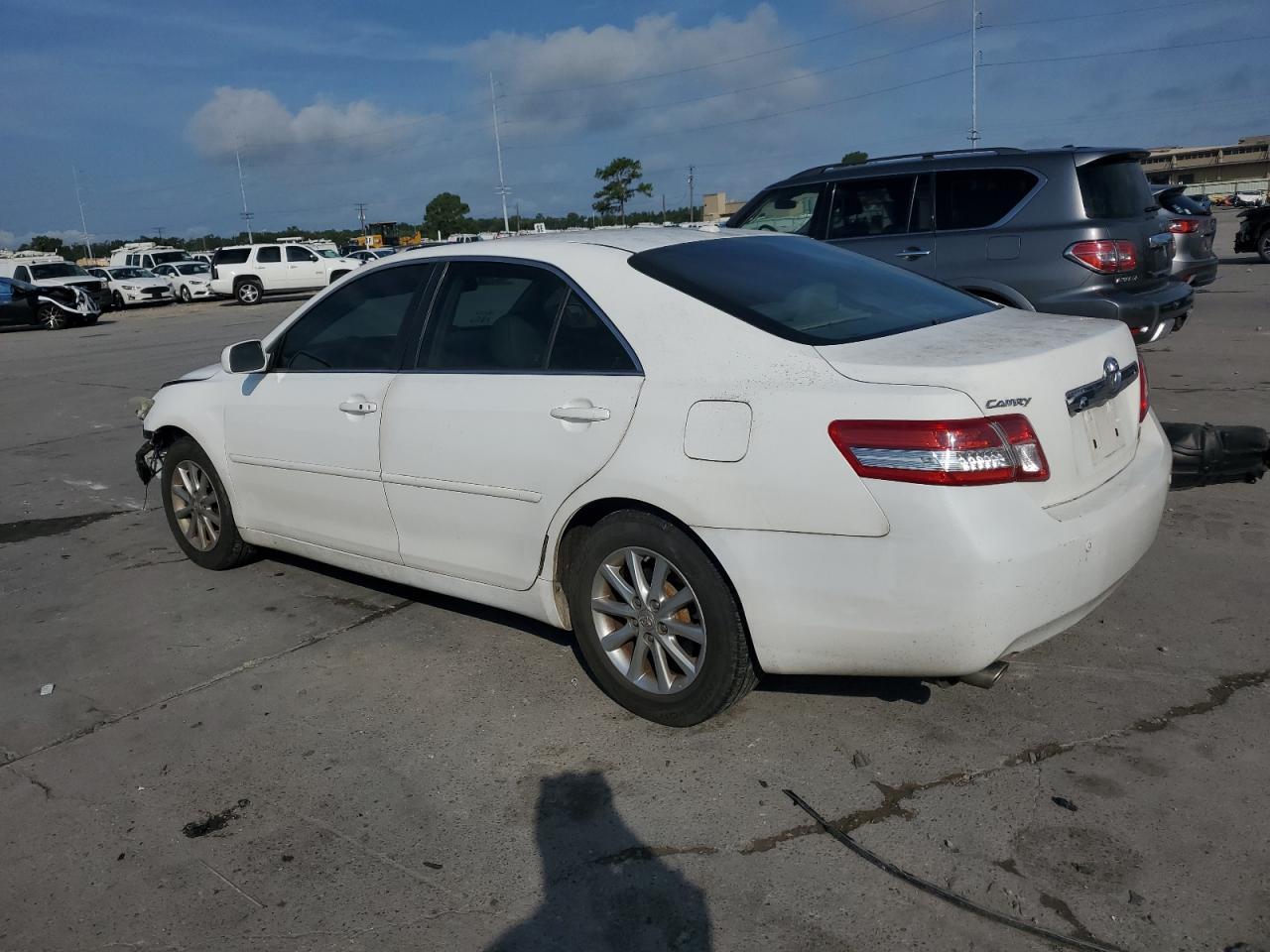 2011 Toyota Camry Se - Image 2
