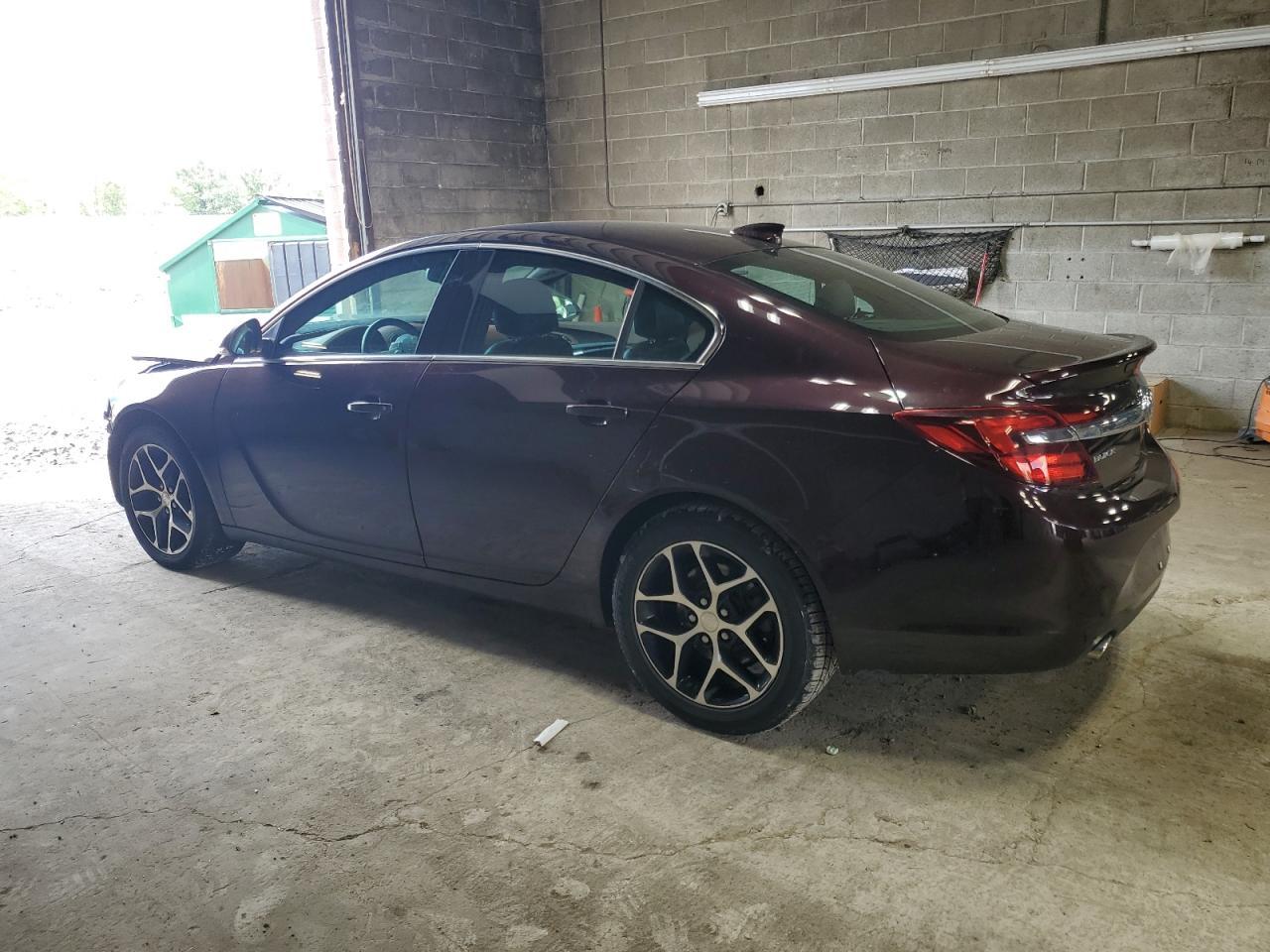 2017 Buick Regal Sport Touring - Image 2