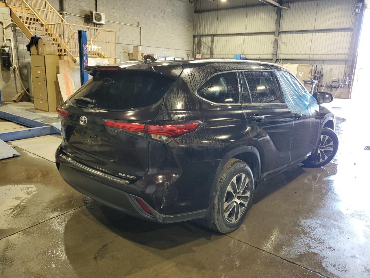 2021 Toyota Highlander Xle - Image 3