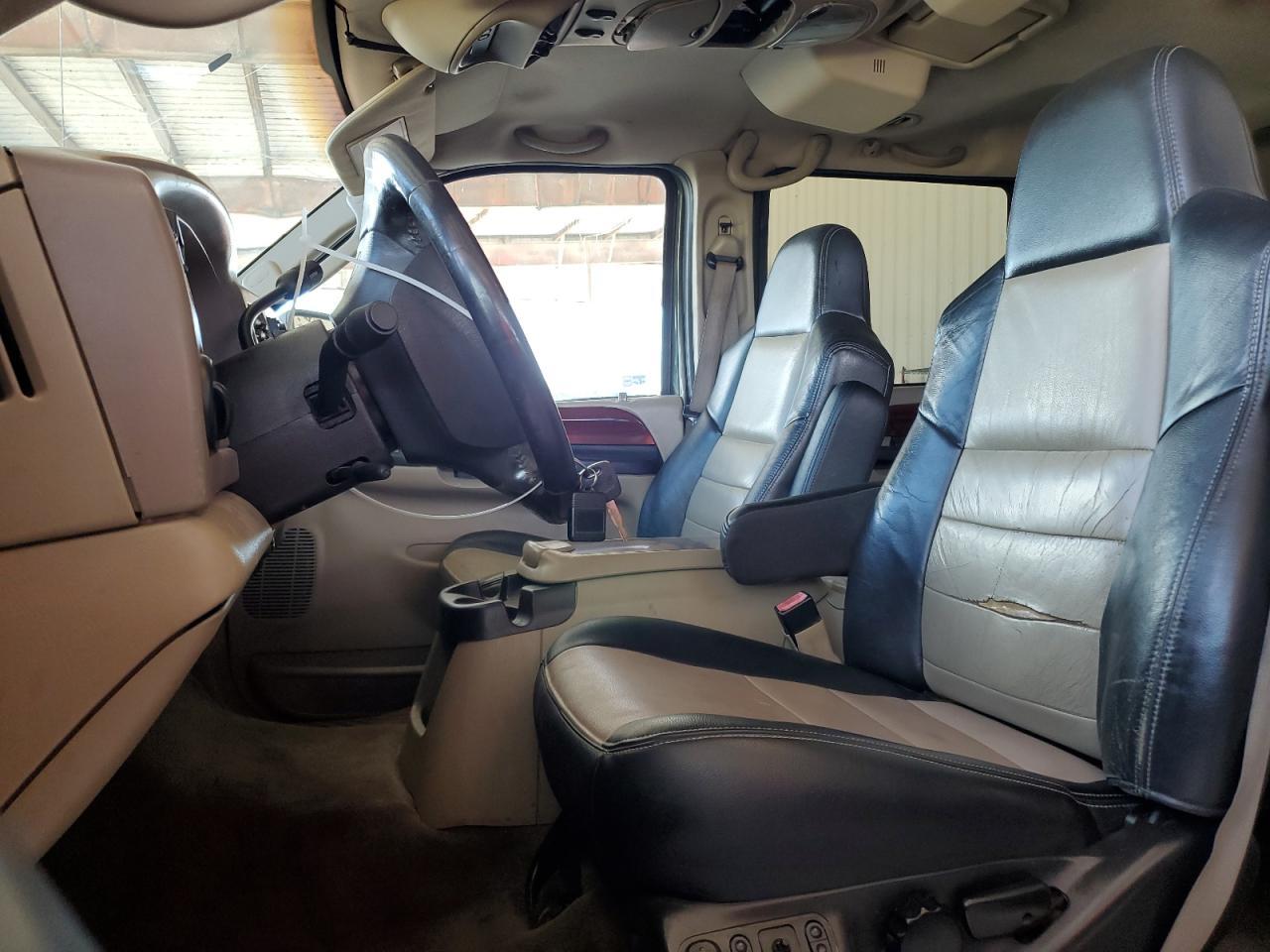 2005 Ford Excursion Eddie Bauer - Image 7