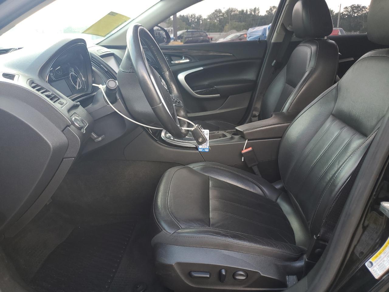 2017 Buick Regal Sport Touring - Image 7