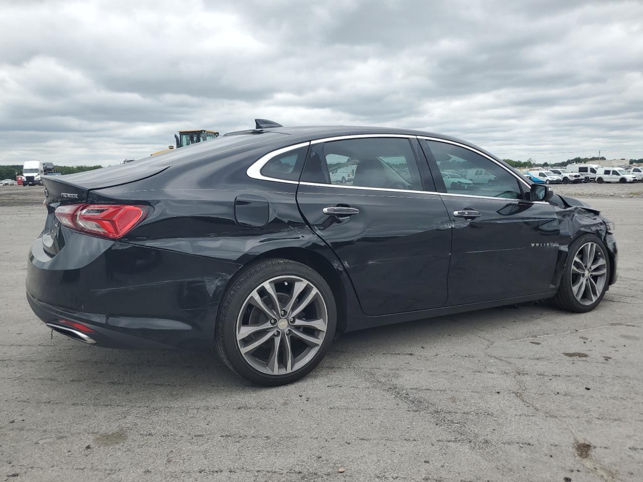 2019 Chevrolet Malibu Premier - Image 3